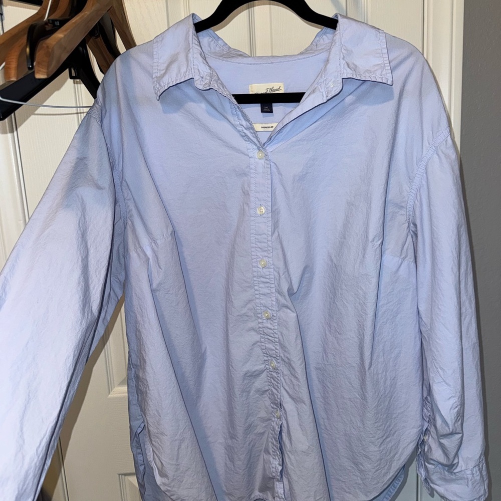 Universal Thread Women's Light Blue Button Down Shirt